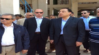 وزير الإسكان ونائب 