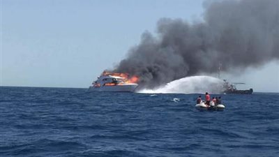 القوات البحرية تنقذ 25 سائحا اندلع حريق في مركبهم بالغردقة