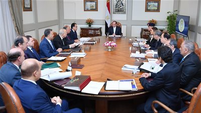 السيسى يوجه الحكومة بتوفير السلع الأساسية وضبط الأسواق