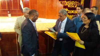 بمناسبة اليوم العالمى.. 31 عقد عمل لذوى الإعاقة فى أسوان