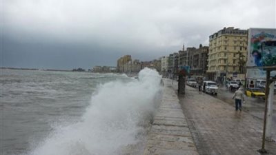 توجيهات عاجلة من رئيس ميناء الإسكندرية بسبب سوء الطقس