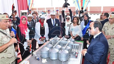 فيديو.. السيسي يُحرج وزير النقل: 