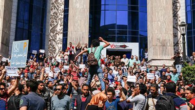 تأجيل أولى جلسات محاكمة 52 شخصًا من متظاهري 