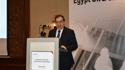 الملا: تطبيق التكنولوجا الحديثة في صناعة البترول