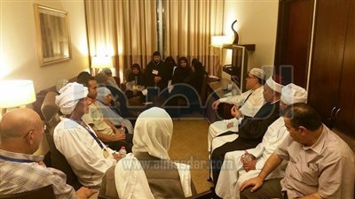 بعثة الحج السياحى تزور أسر شهداء مشروع قناة السويس المكرمين بالحج