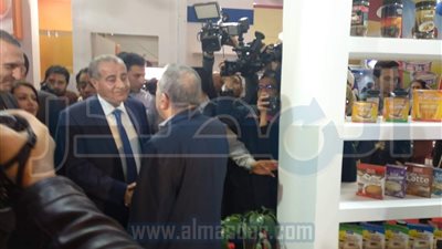 وزير التموين يفتتح معرض 
