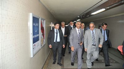 بالصور.. وزير 