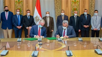 وزير الدولة للإنتاج الحربي يشهد توقيع بروتوكول تعاون مع «Navistar Defense»