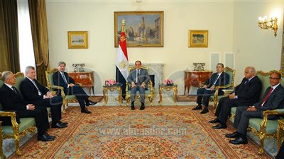 السيسي يبحث مع 