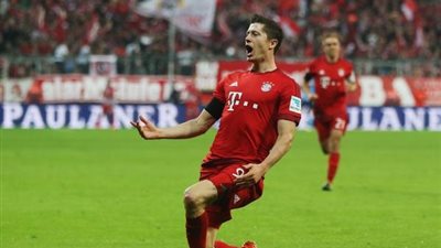 ليفاندوفسكي يحرز خمسة أهداف ويصبح صاحب أسرع ثلاثية بتاريخ الدوري الألماني