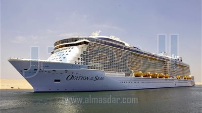 بالصور .. عبور أول سفينة سياحية عملاقة لقناة السويس 