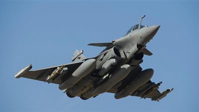 فرنسا توجه أولى ضرباتها الجوية ضد 