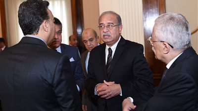 شريف إسماعيل يلتقى 