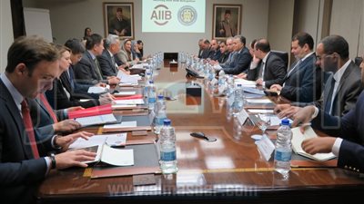 وزيرا المالية والنقل يبحثان مع رئيس البنك الآسيوي تمويل المشروعات الاستثمارية