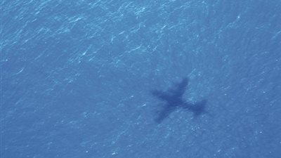 الجيش اليوناني يعلن العثور على حطام الطائرة المصرية قبالة كريت