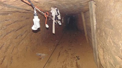 بالصور.. القوات المسلحة تدمر نفقين وتضبط سيارتين لتهريب المخدرات بشمال سيناء