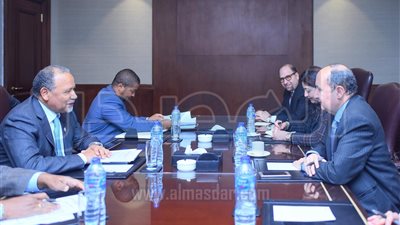 وزير الصناعة يبحث مع نظيره الأنجولي بدء 