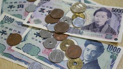 تحسن أسواق الأسهم يضغط على الين واليورو