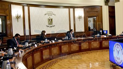 الحكومة تبحث مع مؤسسات دولية التعاون في إنشاء محطات تحلية المياه