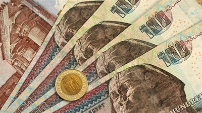 8 % تراجعا في عجز الموازنة بمصر