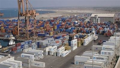 ميناء سفاجا يستقبل 28 ألف طن فحم بترولي أخضر