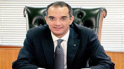 وزير الاتصالات يبحث مع مسئولى 