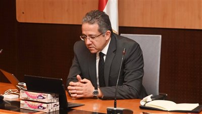 «العناني» يستعرض خطة مصر للسياحة الآمنة في بورصة برلين