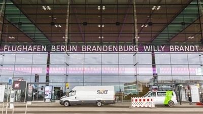 مطار برلين يعاني من الديون بعد أشهر قليلة من افتتاحه