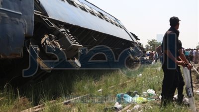 بالأسماء.. إصابة 12 مواطنا في تصادم قطار بنها بـ 