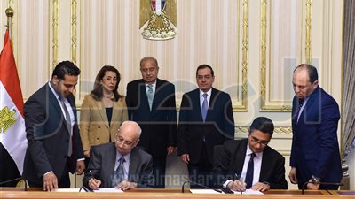 توقيع اتفاقية توصيل الغاز للمنازل في جميع المحافظات