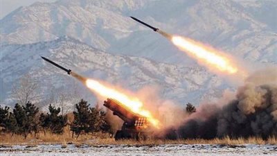 سكان: تعرض فندق تستخدمه حكومة اليمن في عدن لضربة صاروخية