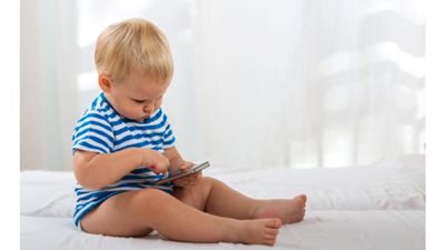 دراسة: التليفونات الذكية السبب في تأخُّر النطق لدى الأطفال