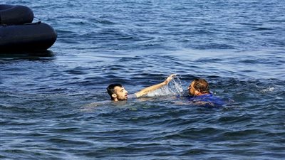 فقدان 5 صيادين وإنقاذ 2 آخرين في حادث غرق مركب بالقرب من سواحل بورسعيد