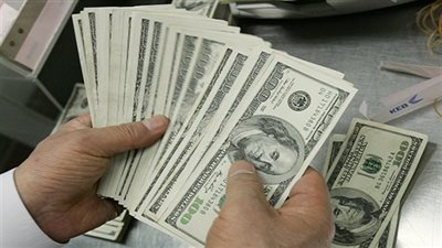 الدولار ينخفض لأقل مستوى فى 6 أيام 