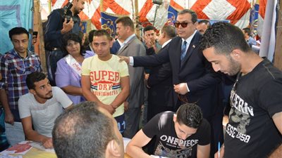 شاب يسأل وزير القوى العاملة عن الأمان في القطاع الخاص.. والأخير يرد