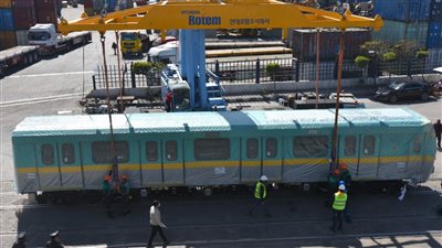 «النقل» تعلن وصول قطار مترو الأنفاق السابع