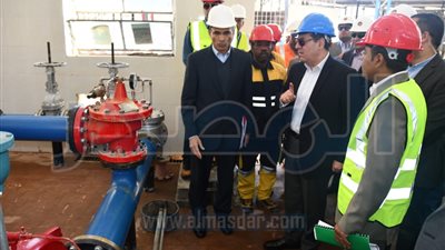 وزير البترول يتفقد مشروعات توصيل الغار إلى المنازل بأسوان