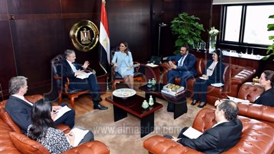 سحر نصر تبحث مع السفير الألماني ترتيبات عقد منتدى استثماري في برلين