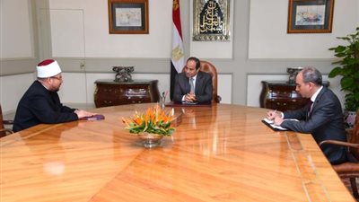 السيسى يستعرض مع وزير الاوقاف برامج  تدريب وتحسين الأوضاع المالية للأئمة