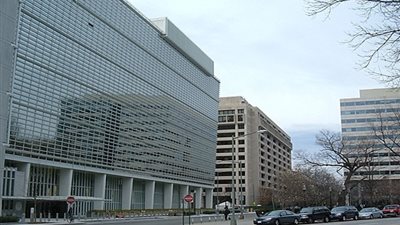 سحر نصر تستعرض مع نائب مؤسسة 