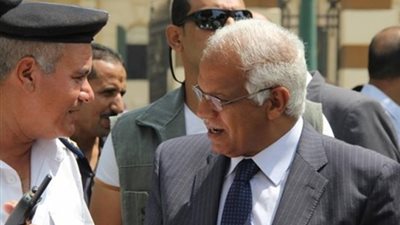 محافظ القاهرة يتفقد موقع انفجار عبوة ناسفة بمحيط قسم الأزبكية