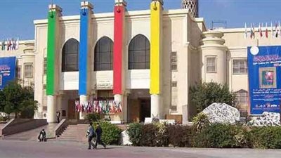 محاكمة 4 مسئولين بـ