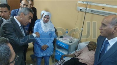  وزير النقل يتفقد مستشفى السكة الحديد ويستمع لشكوى المرضى
