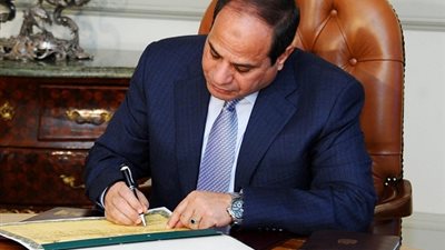 السيسي يشهد مراسم توقيع عقد شراء حاملتي الطائرات 