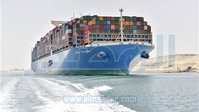 مميش: رقم قياسي في أعداد وحمولات السفن العابرة بقناة السويس
