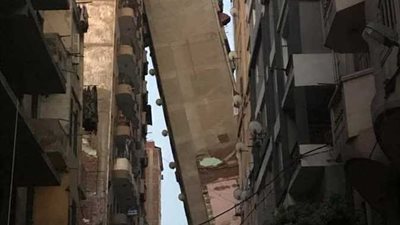 محافظ الإسكندرية: إخلاء المباني المجاورة للعقار المائل بالأزاريطة