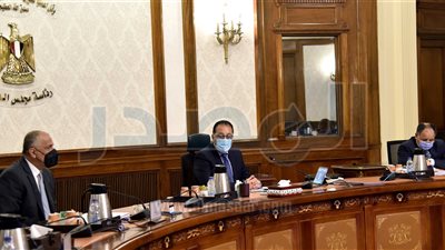 رئيس الوزراء يستعرض الملفات المشتركة بين الحكومة والبنك المركزي