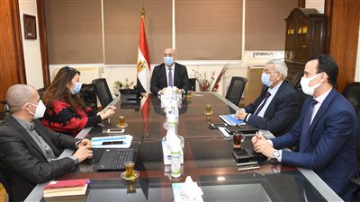 وزير الإسكان يتابع الموقف التنفيذى لمشروع «حيِّنا» في قنا ودمياط