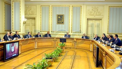 رئيس الوزراء يعقد اجتماعًا مع اتحاد الغرف التجارية