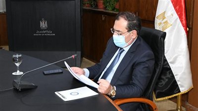 «الملا» يتابع تنفيذ برنامج التوسع بمحطات تموين وتحويل السيارات للغاز